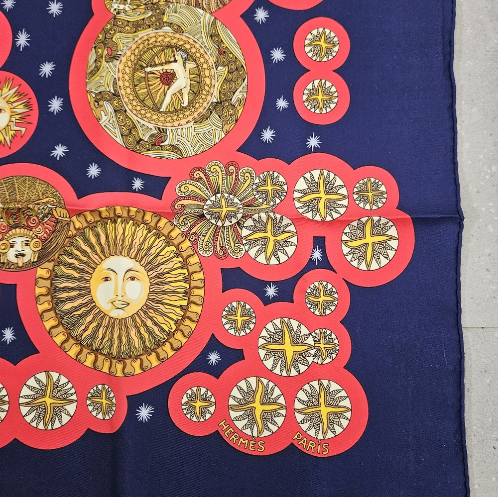 HERMES gorgeous silk scarf blue/red 90X90cm authentic - Picture 8 of 9